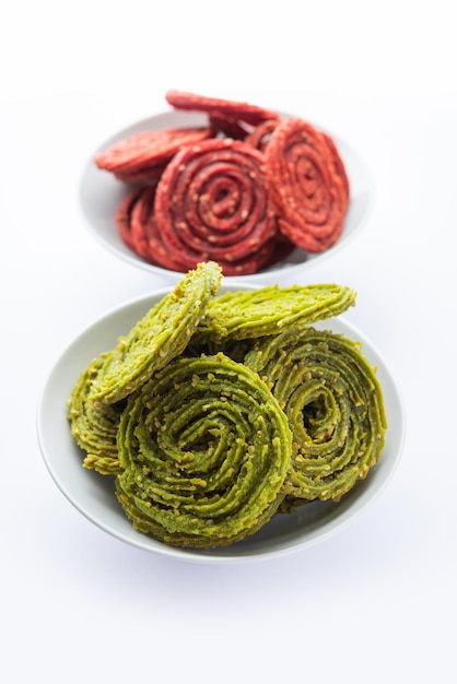 Photo palak beetroot chakli or murukku made using spinach and beetroot