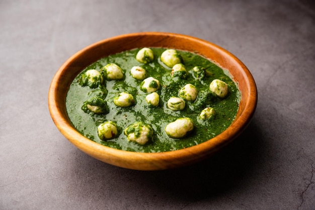 Palak makhana of Spinazie lotus zaden curry of sabzi