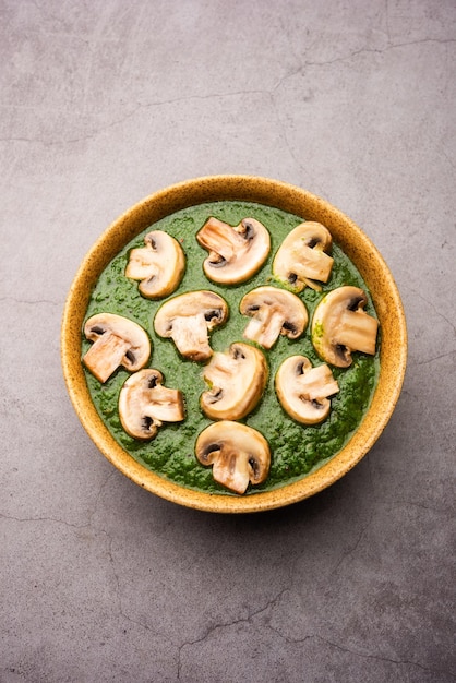 Palak Mushroom is a healthy and delicious dish of sauteed button mushrooms and aromatics in a creamy spinach sauce