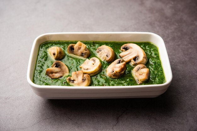 Palak Mushroom is a healthy and delicious dish of sauteed button mushrooms and aromatics in a creamy spinach sauce