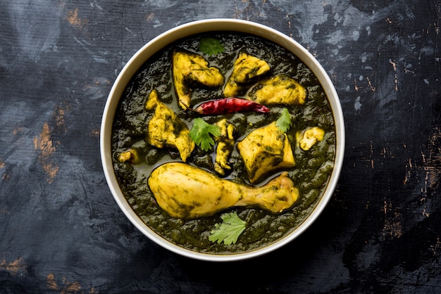 Palak or spinach Chicken or Murg Saagwala served in a bowl with Naan and rice