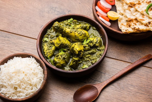 Palak or spinach Chicken or Murg Saagwala served in a bowl with Naan and rice