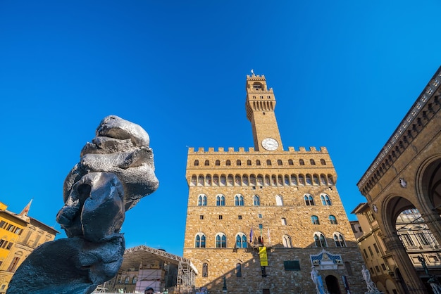 Palazzo Vecchio in Florence Italië met blauwe lucht