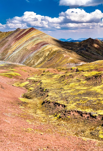 Montagne arcobaleno di palccoyo in perù