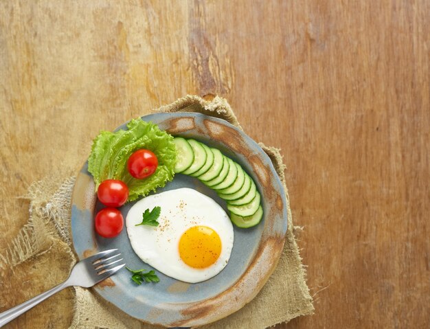 パレオケトとFODMAPに優しい野菜と目玉焼きの料理