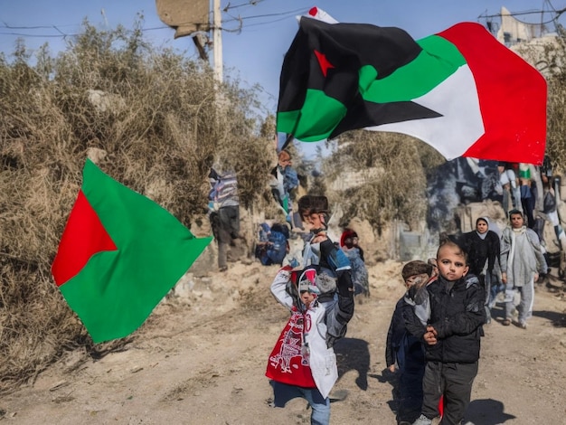 Photo palestinian protesters clash with israeli troops during a protest marking the 71st anniversary of th