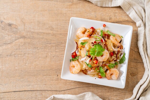 pamelo spicy salad with shrimps or prawns