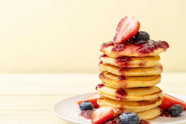 pancake with strawberries and blueberries 