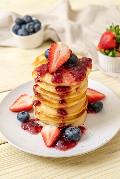 pancake with strawberries and blueberries 