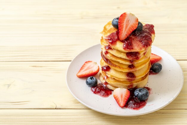 pancake with strawberries and blueberries 