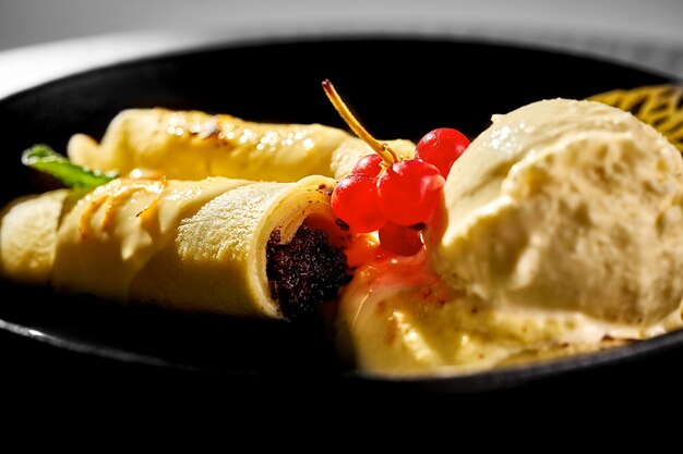 Photo pancakes stuffed with poppy and ice cream in a plate white tablecloth background ukrainian blini