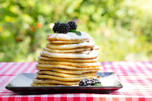 Pancakes with blackberries and icing sugar