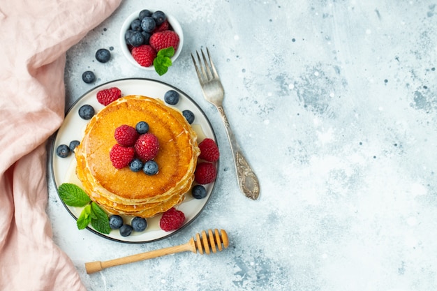 Pancakes, with fresh berries and honey