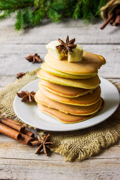 Photo pancakes with honey and butter. selective focus.