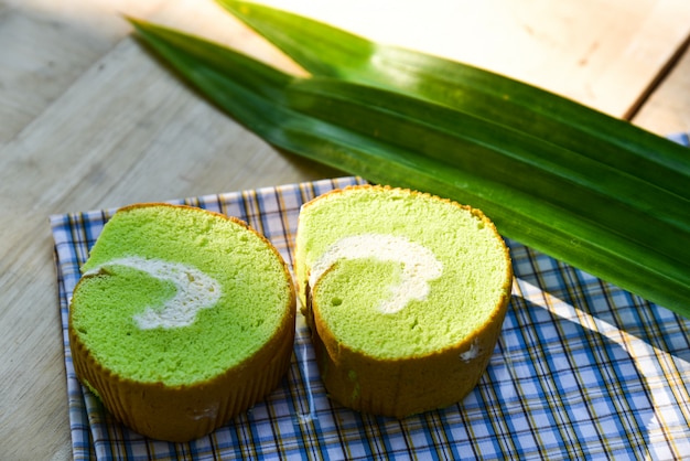 Pandan cream roll