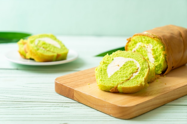 Pandan roll cake