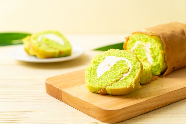 Pandan rolt cake