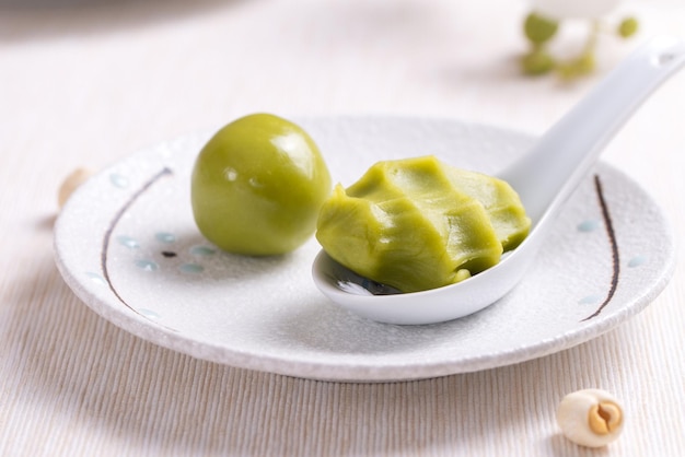 Pandan-smaak lotuspasta voor mooncake-vullingen