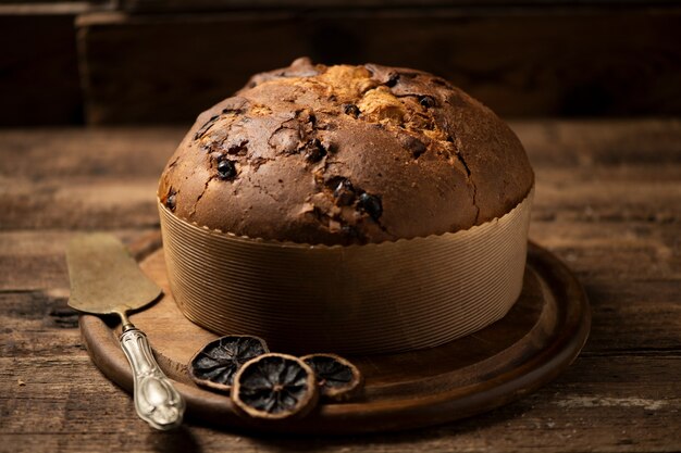 파네토네(Panettone)는 크리스마스를 위한 이탈리아 전통 디저트입니다.