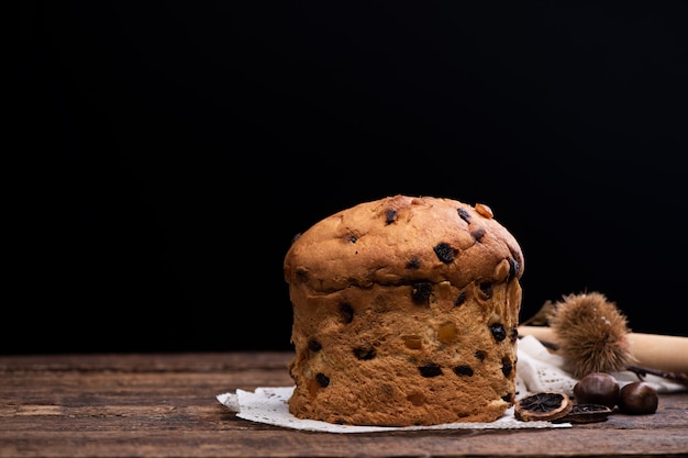 Panettone. Verse Italiaanse kersttaart op tafel