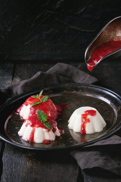 Panna cotta met aardbeien