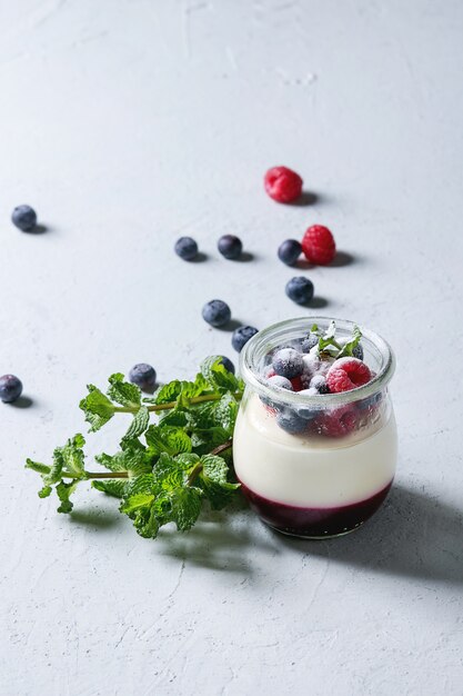 Panna cotta met bessen