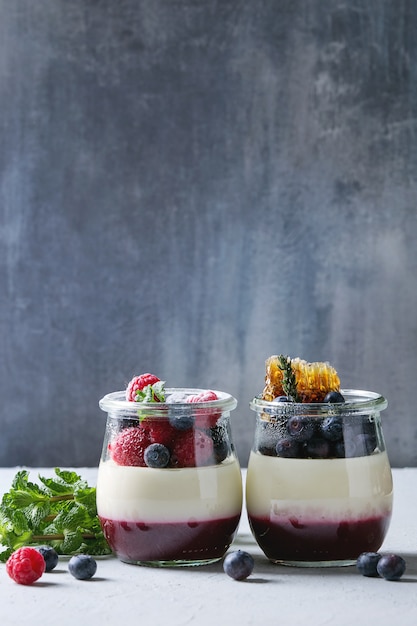 Panna cotta met bessen