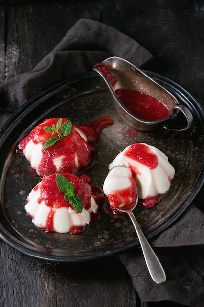 Panna cotta alle fragole