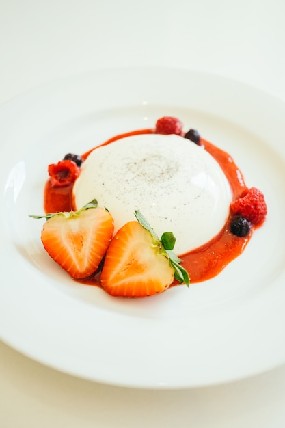 Panna cotta con fragola e rasberry