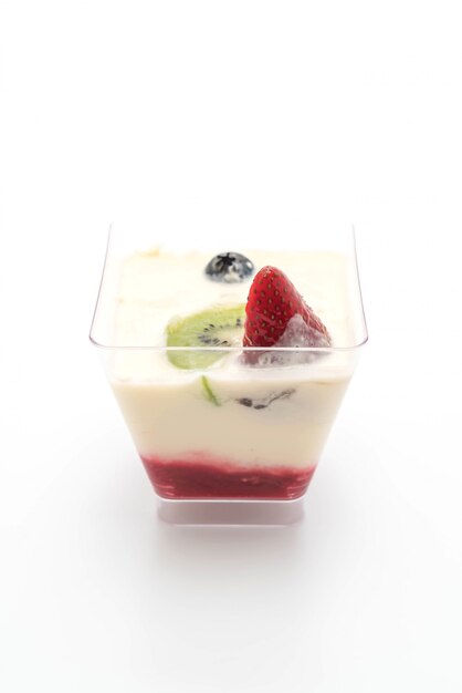 Foto panna cotta con salsa di fragole