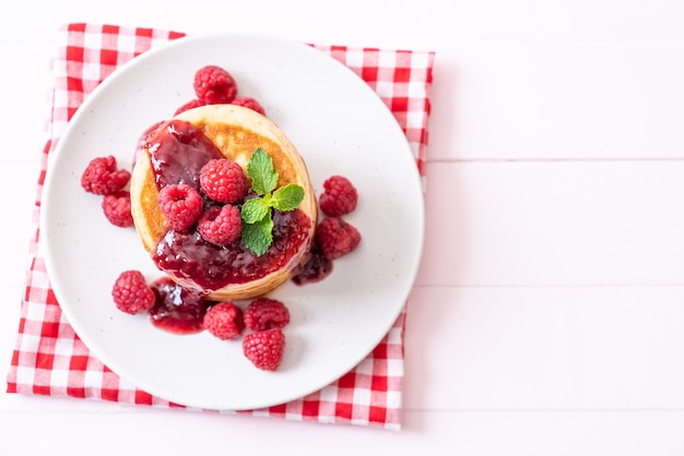 pannekoek met verse frambozen