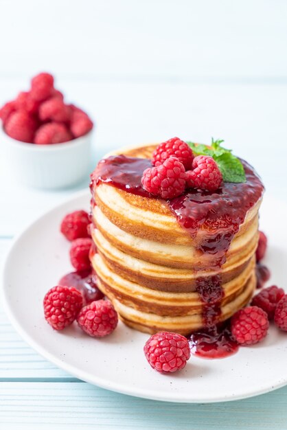 pannekoek met verse frambozen