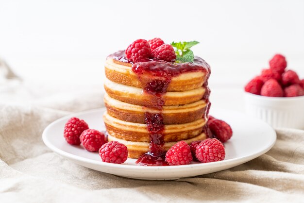 pannekoek met verse frambozen