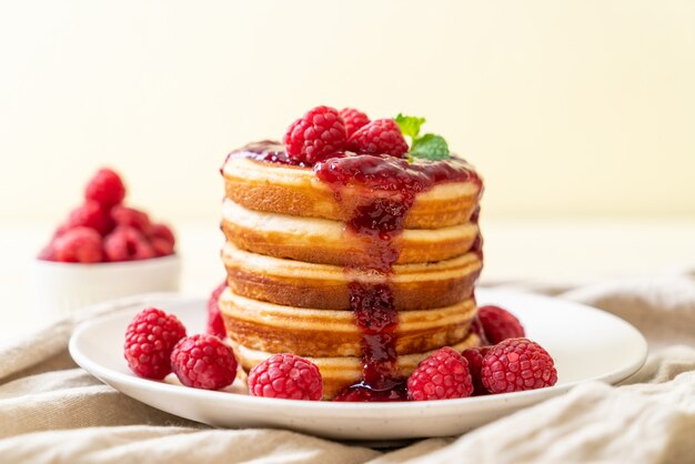 pannekoek met verse frambozen