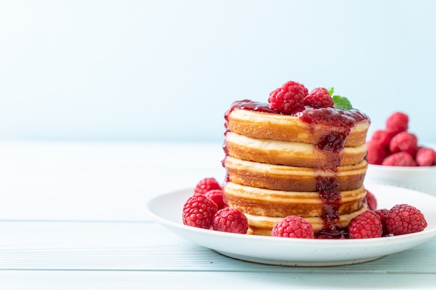 pannekoek met verse frambozen