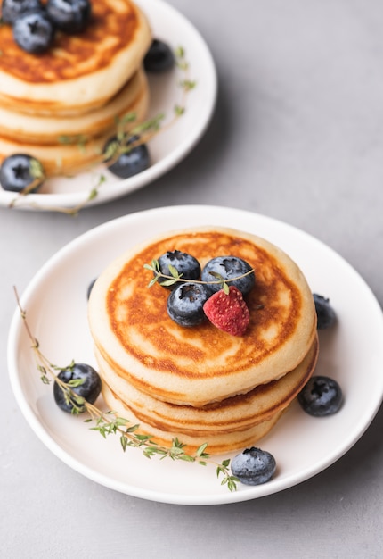 pannenkoek met blauwe bessen eten