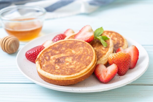 pannenkoek met verse aardbeien