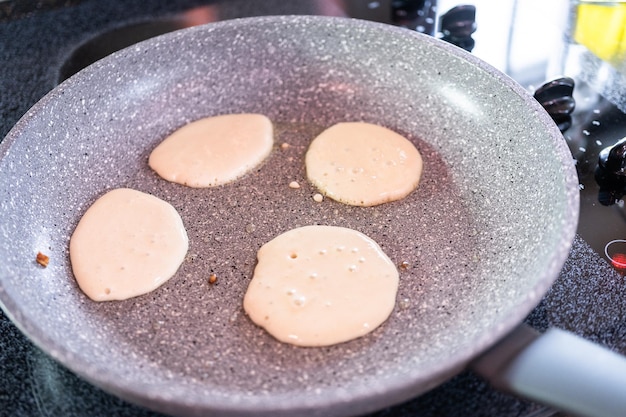 Foto pannenkoeken bakken