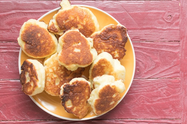 Foto pannenkoeken gevuld op een bord