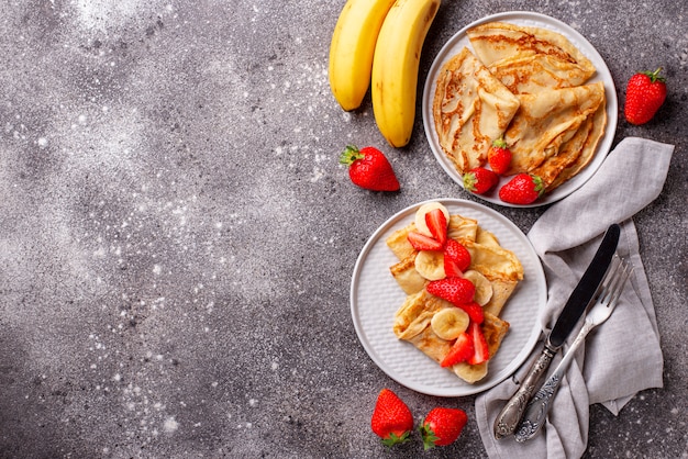 Pannenkoeken met aardbei en banaan