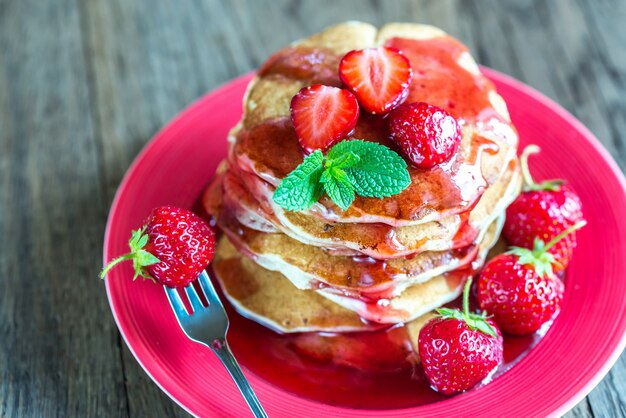 Pannenkoeken met aardbeienjam