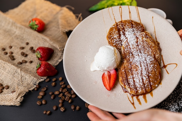 Pannenkoeken met bessen en ahornsiroop