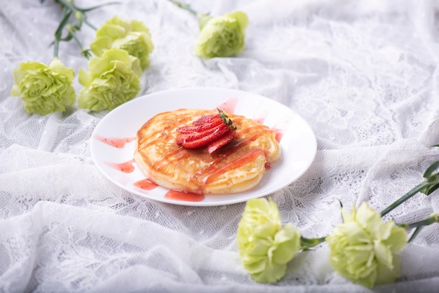 Pannenkoeken met bessen en ahornsiroop