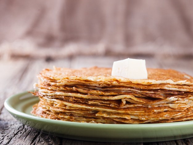 Pannenkoeken met boter en honing