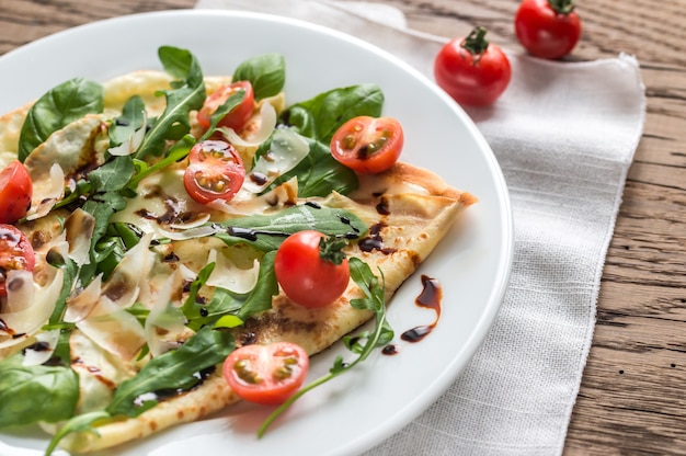 Pannenkoeken met kerstomaatjes en Italiaanse kaas