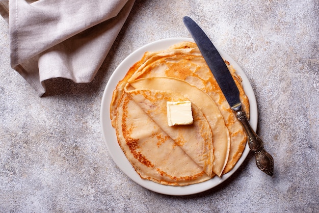 Pannenkoeken-pannenkoeken op licht