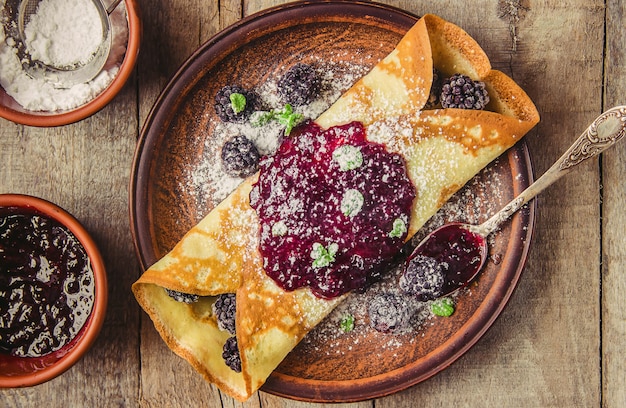 Pannenkoeken zijn huisgemaakt. Pannekoeken. Selectieve aandacht. Voedsel