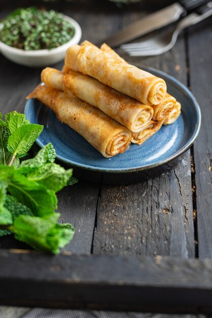 Foto pannenkoeken zoete dunne pannenkoeken dessert platte koek snack gezond ontbijt