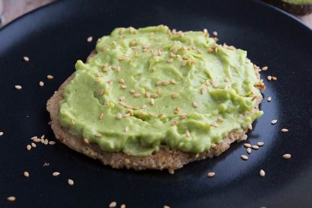 Pannenkoekenhaver en guacamole met havermelkmelk