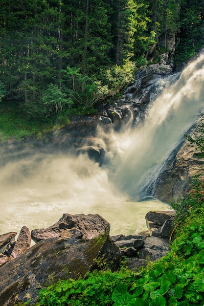 Foto panoraambeeld van de krimmler watervallen, de hoogste watervallen van oostenrijk